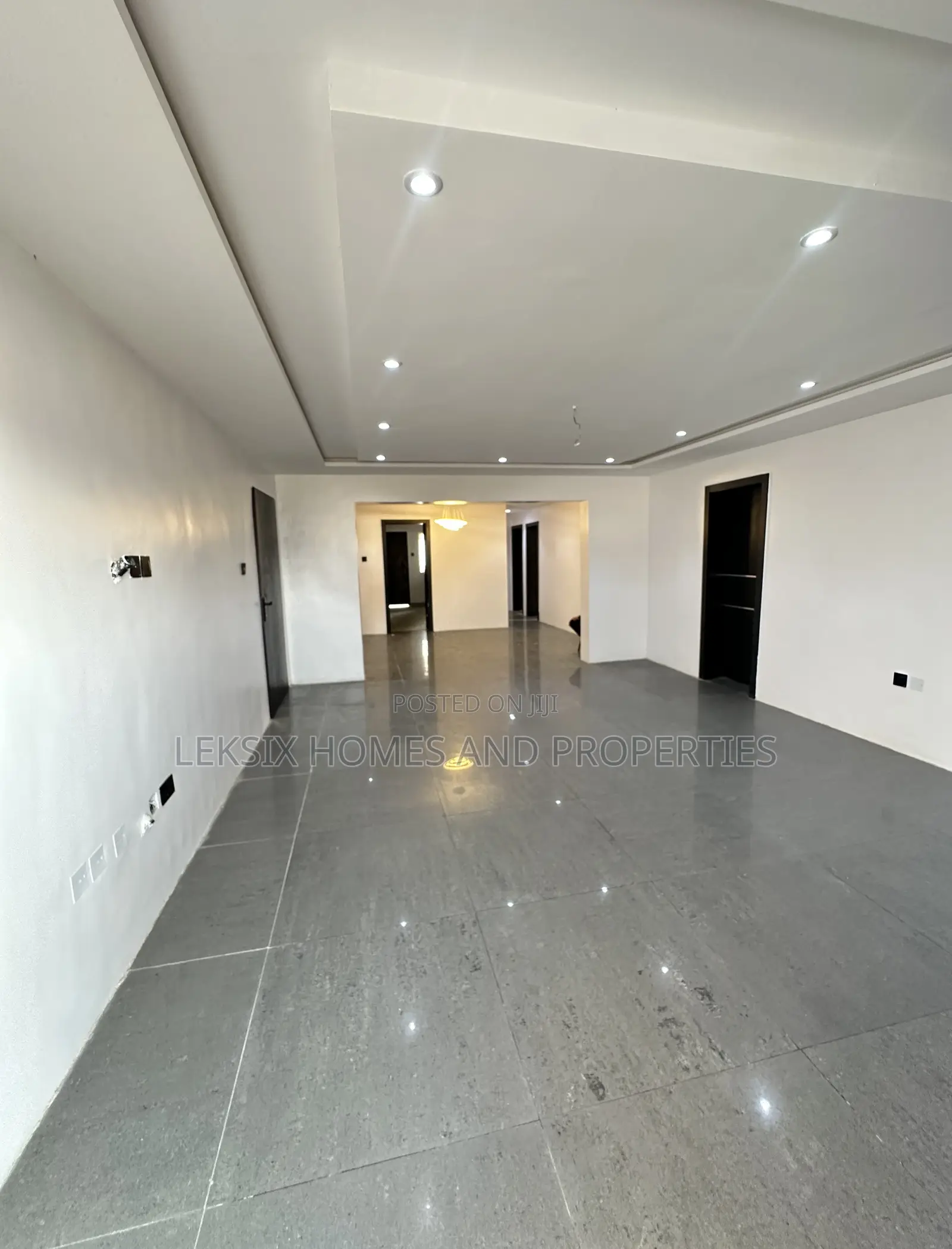 3bdrm Apartment in A Well Secured And, Lekki Phase 1 for sale