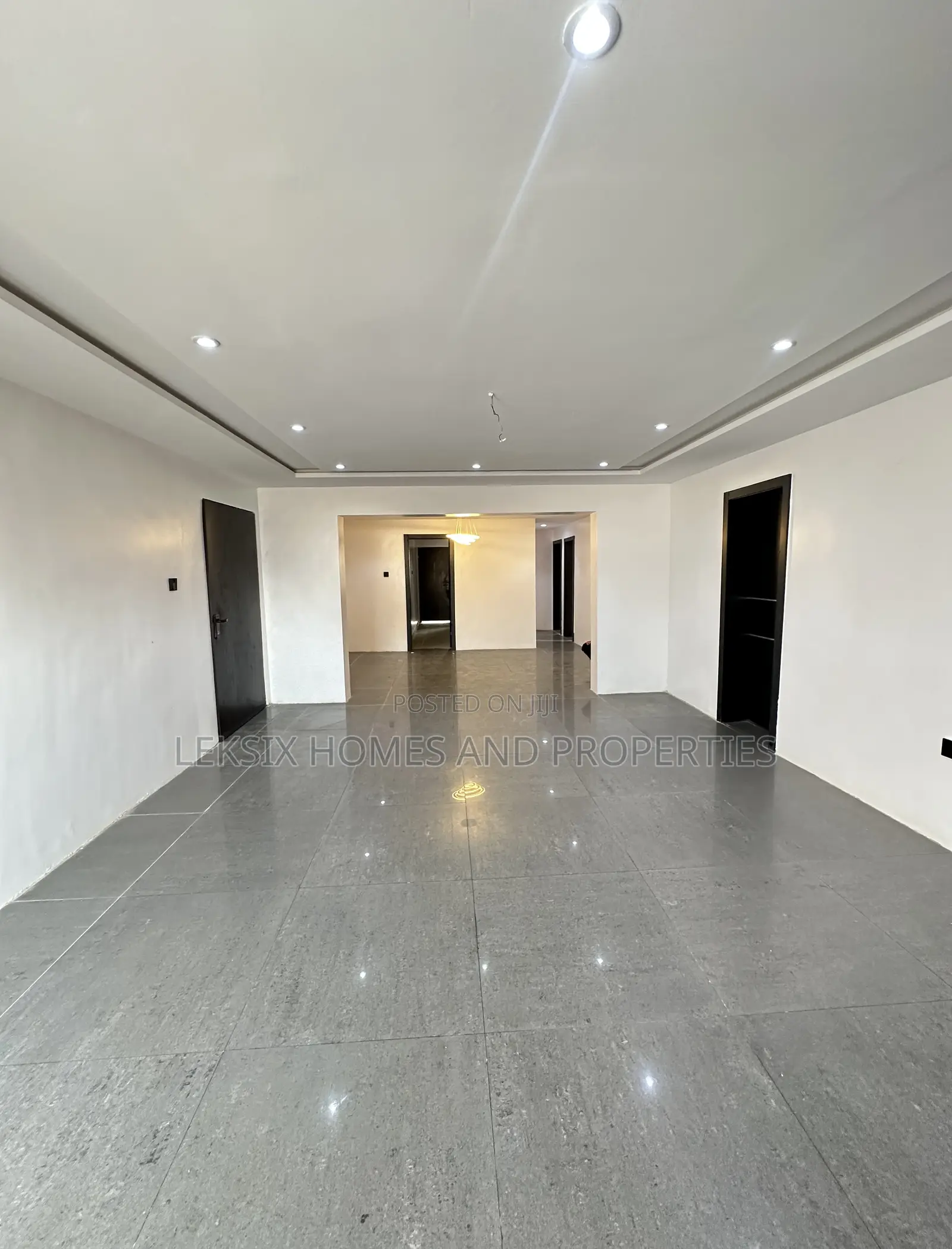 3bdrm Apartment in A Well Secured And, Lekki Phase 1 for sale