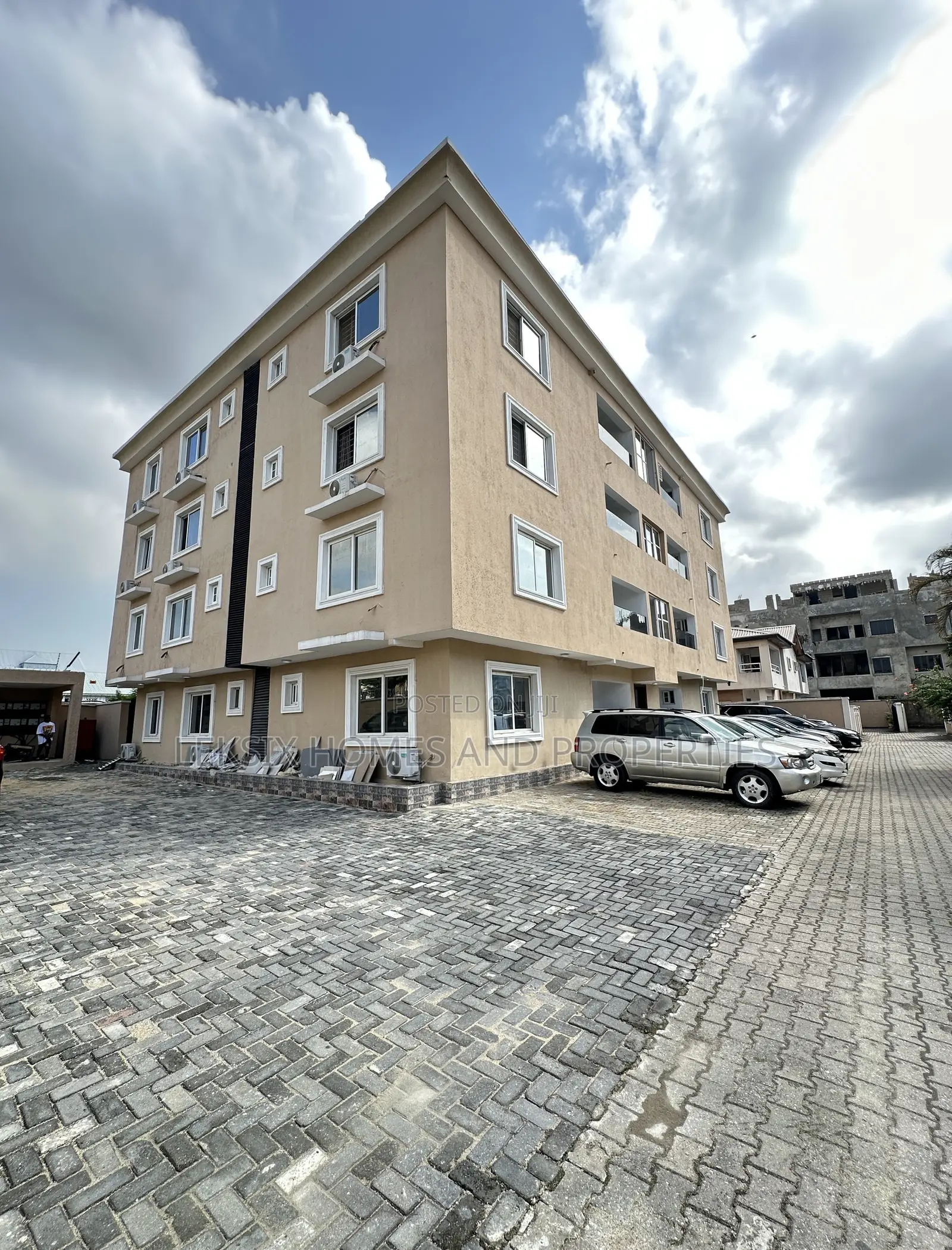 3bdrm Apartment in A Well Secured And, Lekki Phase 1 for sale