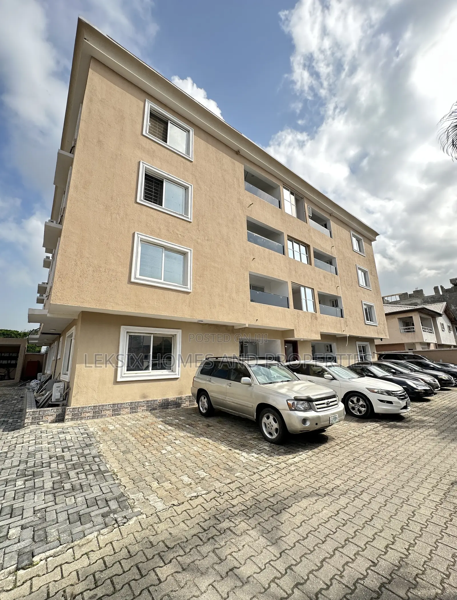 3bdrm Apartment in A Well Secured And, Lekki Phase 1 for sale