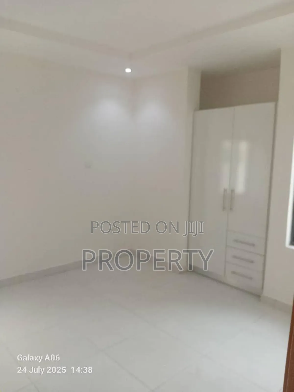 3bdrm Block of Flats in Obafemi Awolowo Way for rent