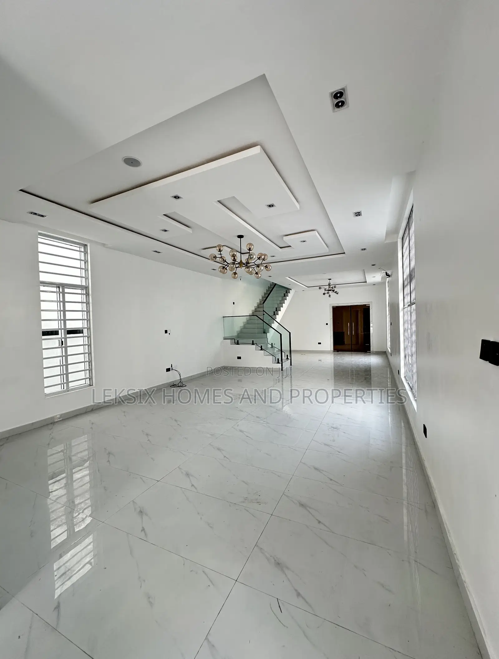 5bdrm Duplex in Well Secured And, Ikota for sale