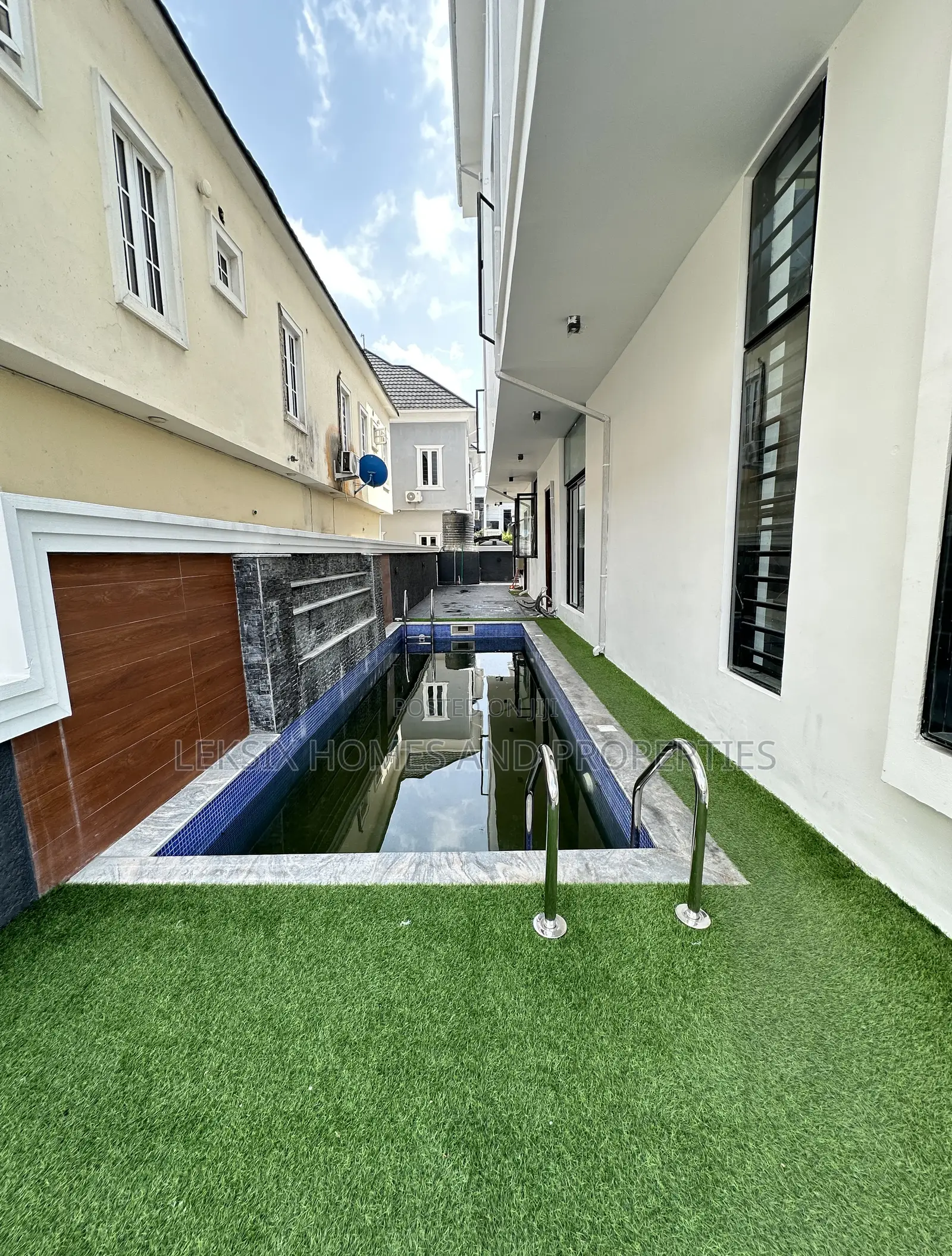 5bdrm Duplex in Megamound, Ikota for sale