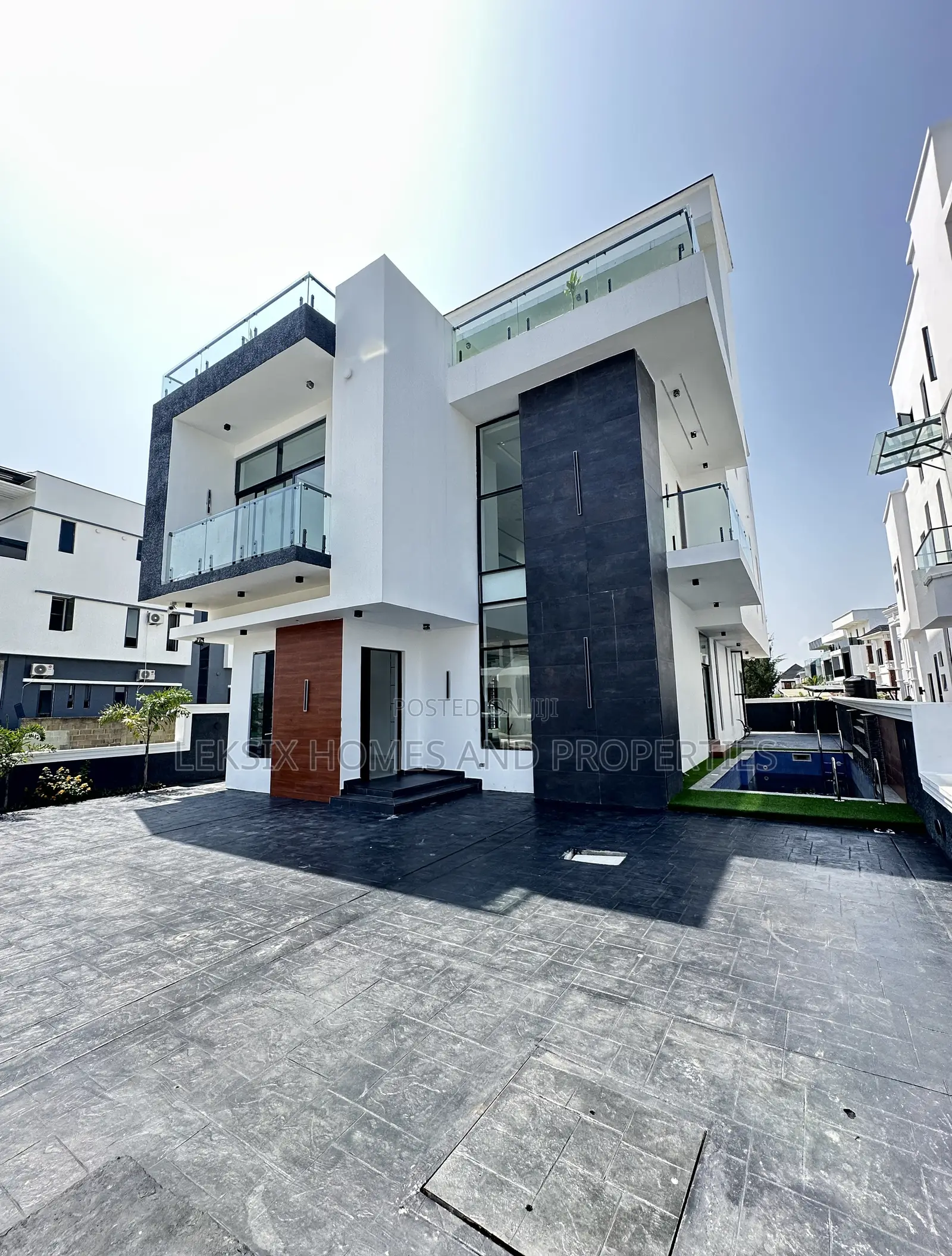 5bdrm Duplex in Megamound, Ikota for sale
