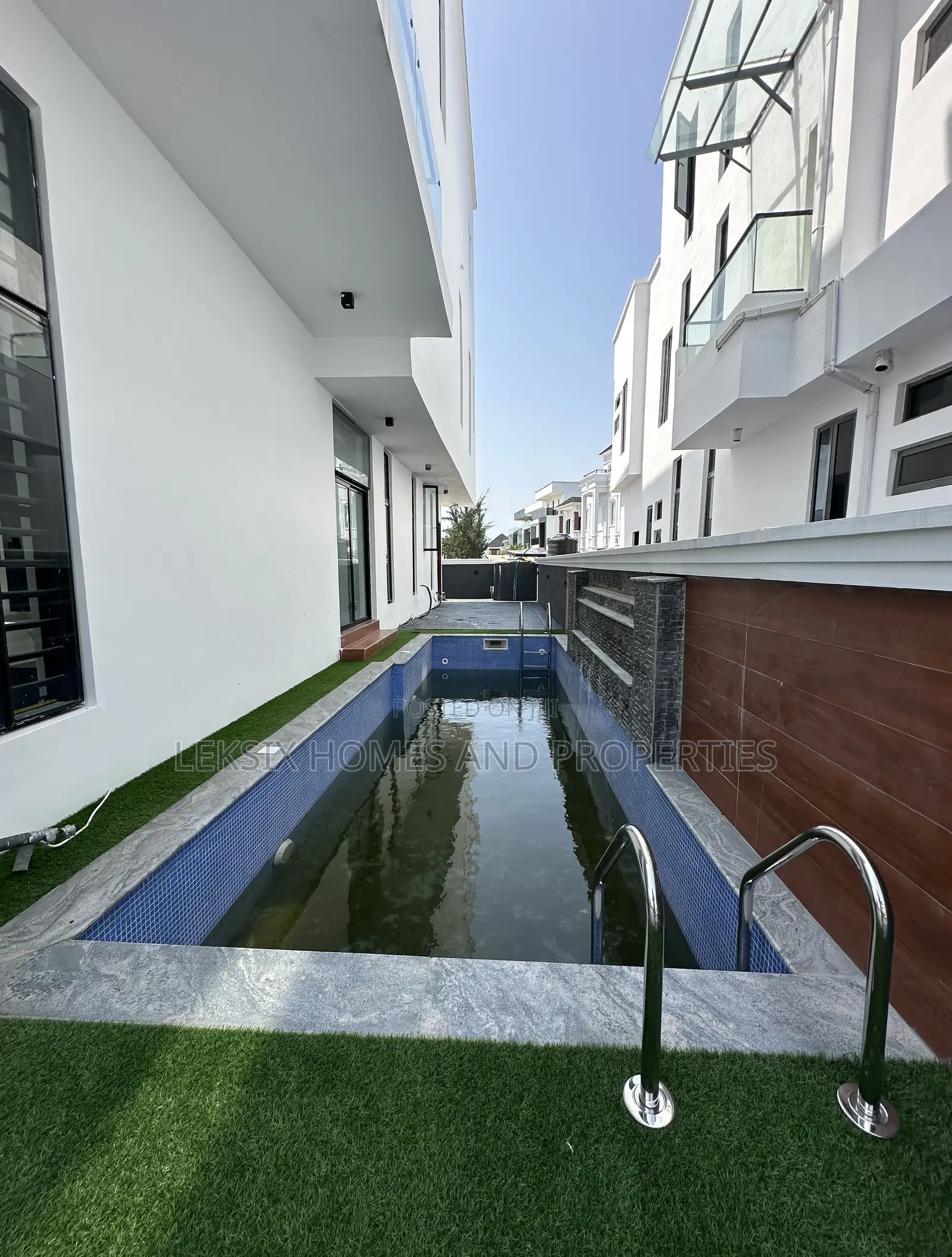 5bdrm Duplex in Megamound, Ikota for sale