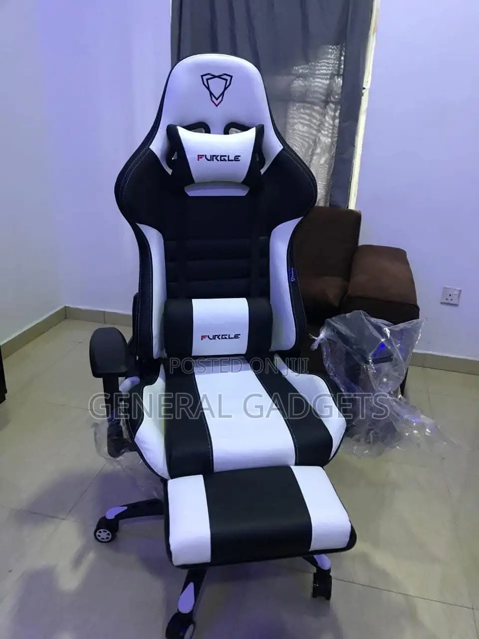 Luxurious Gaming Chair (Full Option With Leg Rest)