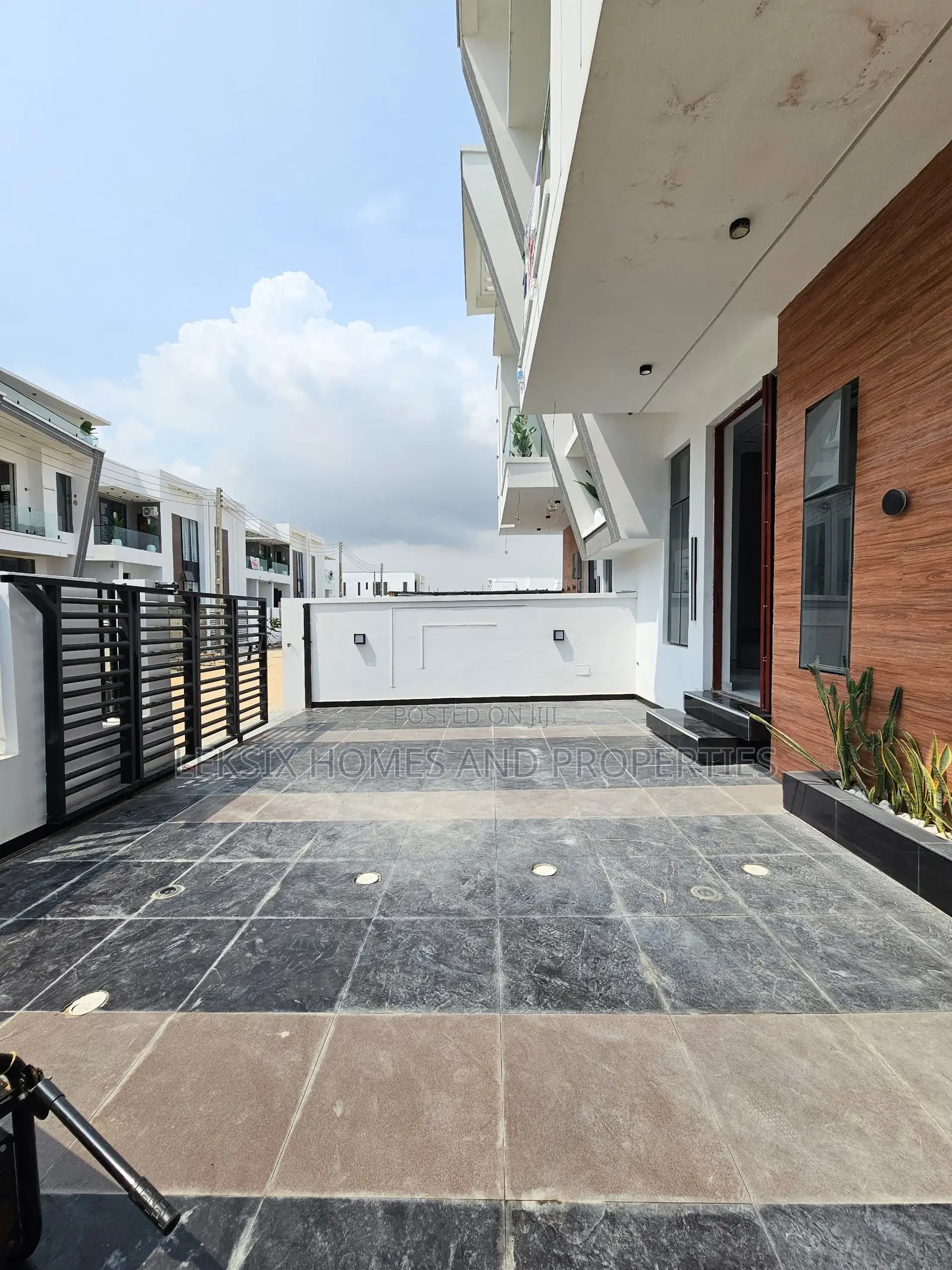4bdrm Duplex in A Secured Code To, Ado / Ajah for sale