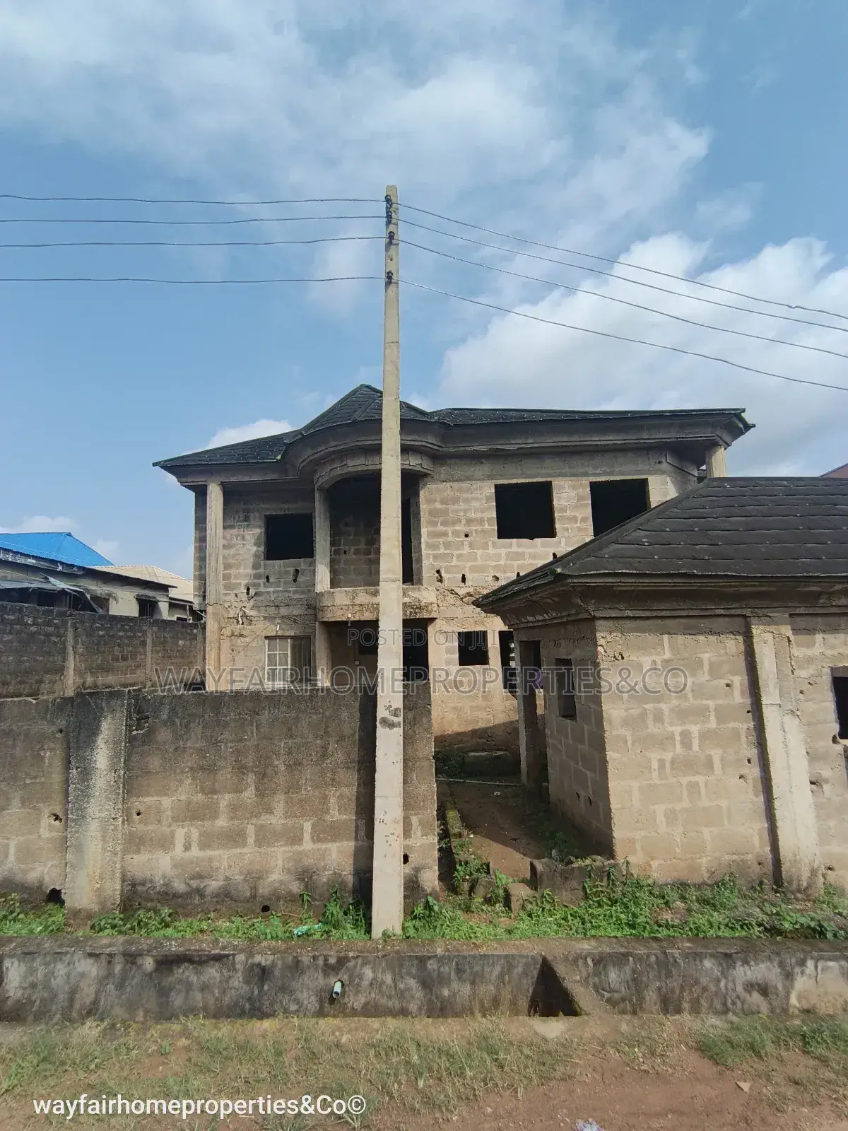 6bdrm Duplex in Valley View Estate, Alimosho for sale