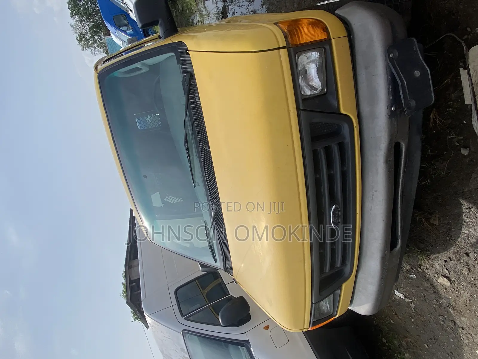 Ford E250 2002 Yellow