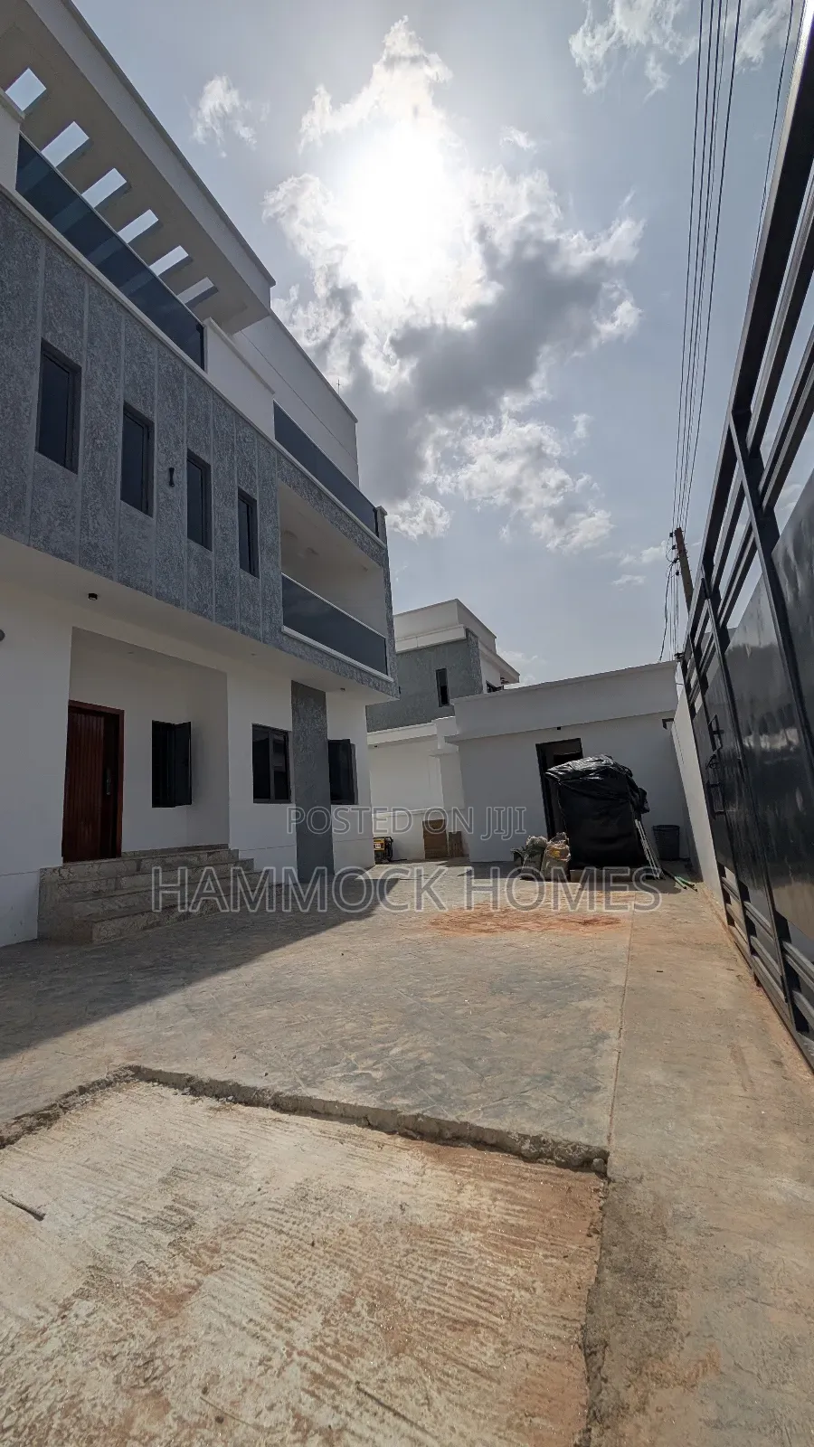 6bdrm Penthouse in Kolapo Ishola Gra, Akobo for sale