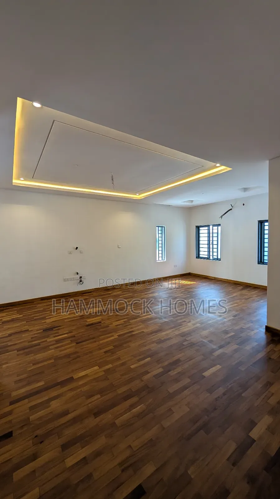 6bdrm Penthouse in Kolapo Ishola Gra, Akobo for sale