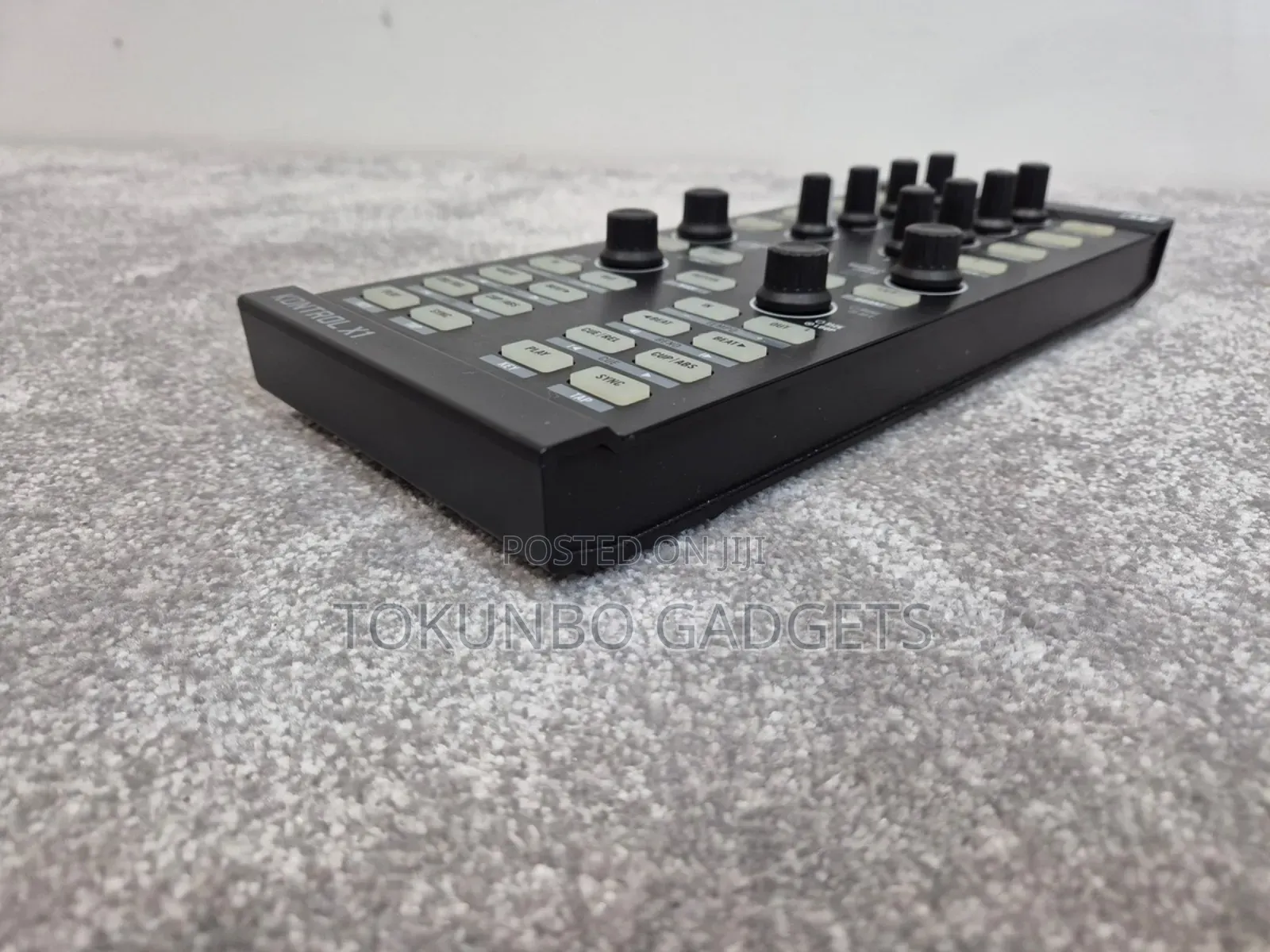 Native Instruments/Traktor "Kontrol X1" Dj Controller
