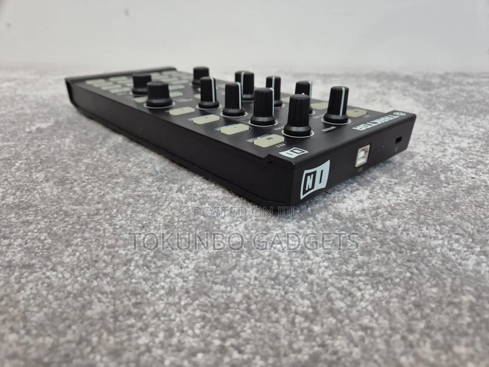 Native Instruments/Traktor "Kontrol X1" Dj Controller