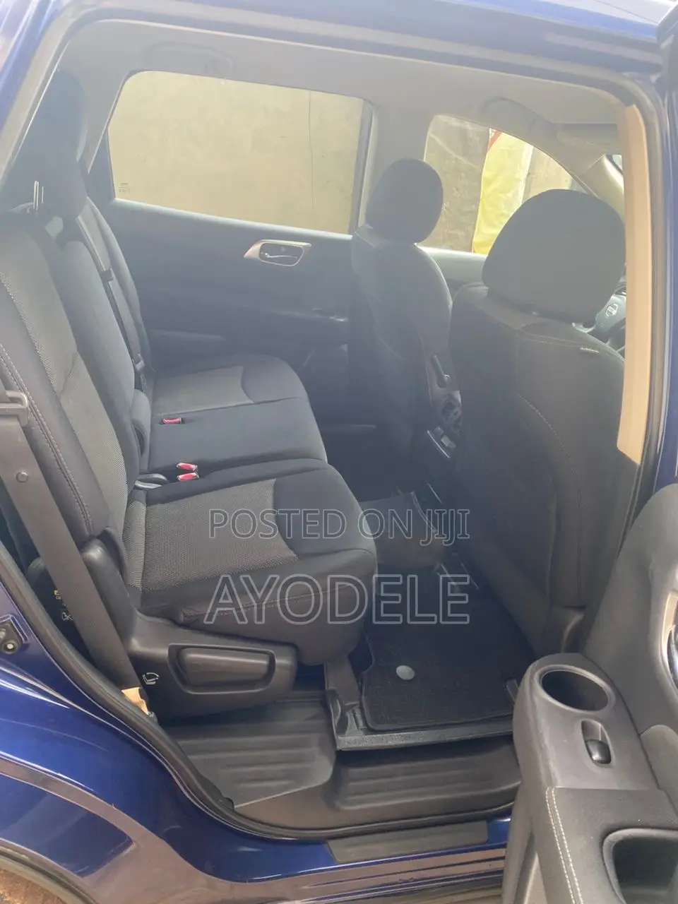 Nissan Partfinder 2015 Available for Rent Per Day