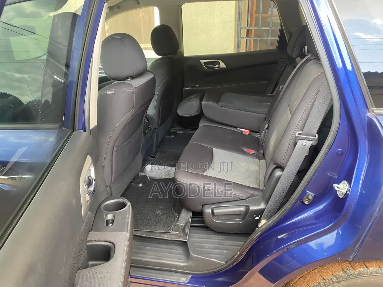 Nissan Partfinder 2015 Available for Rent Per Day