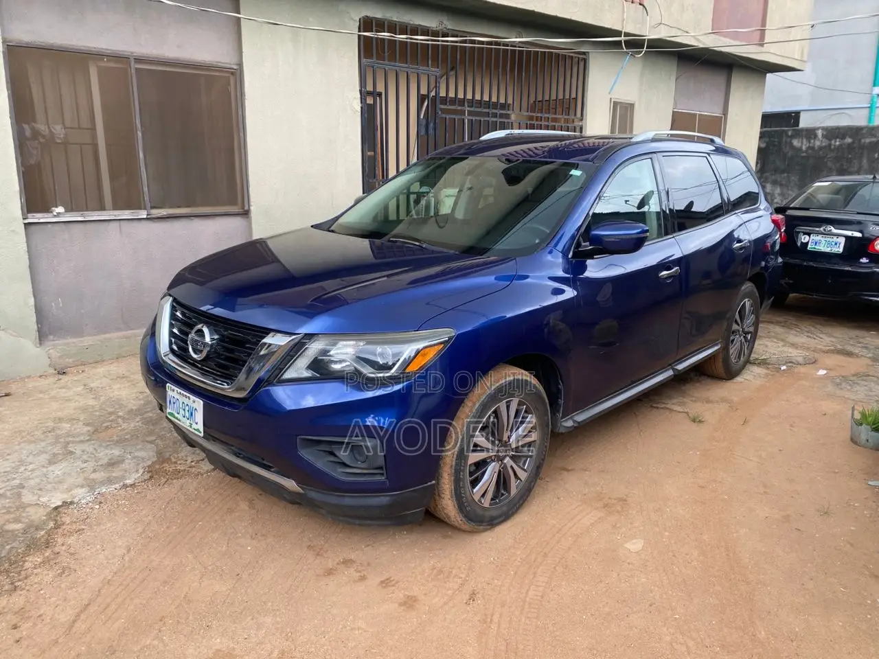Nissan Partfinder 2015 Available for Rent Per Day