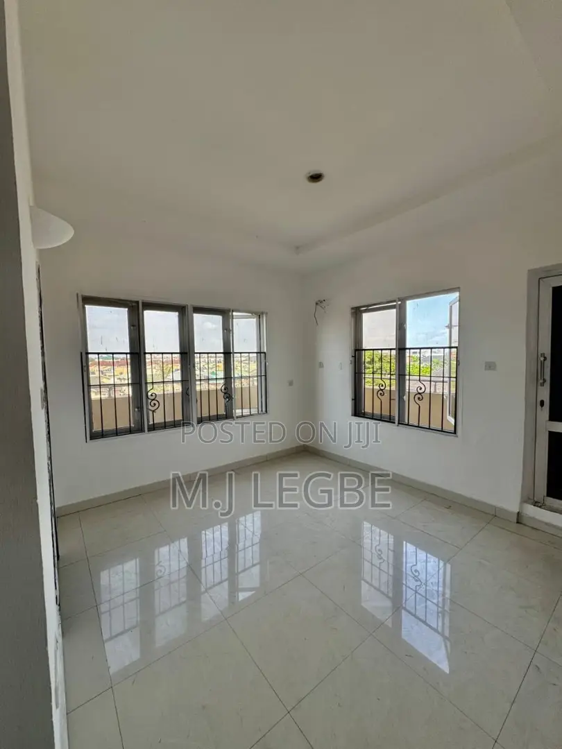 3bdrm Penthouse in Phase 1 for rent