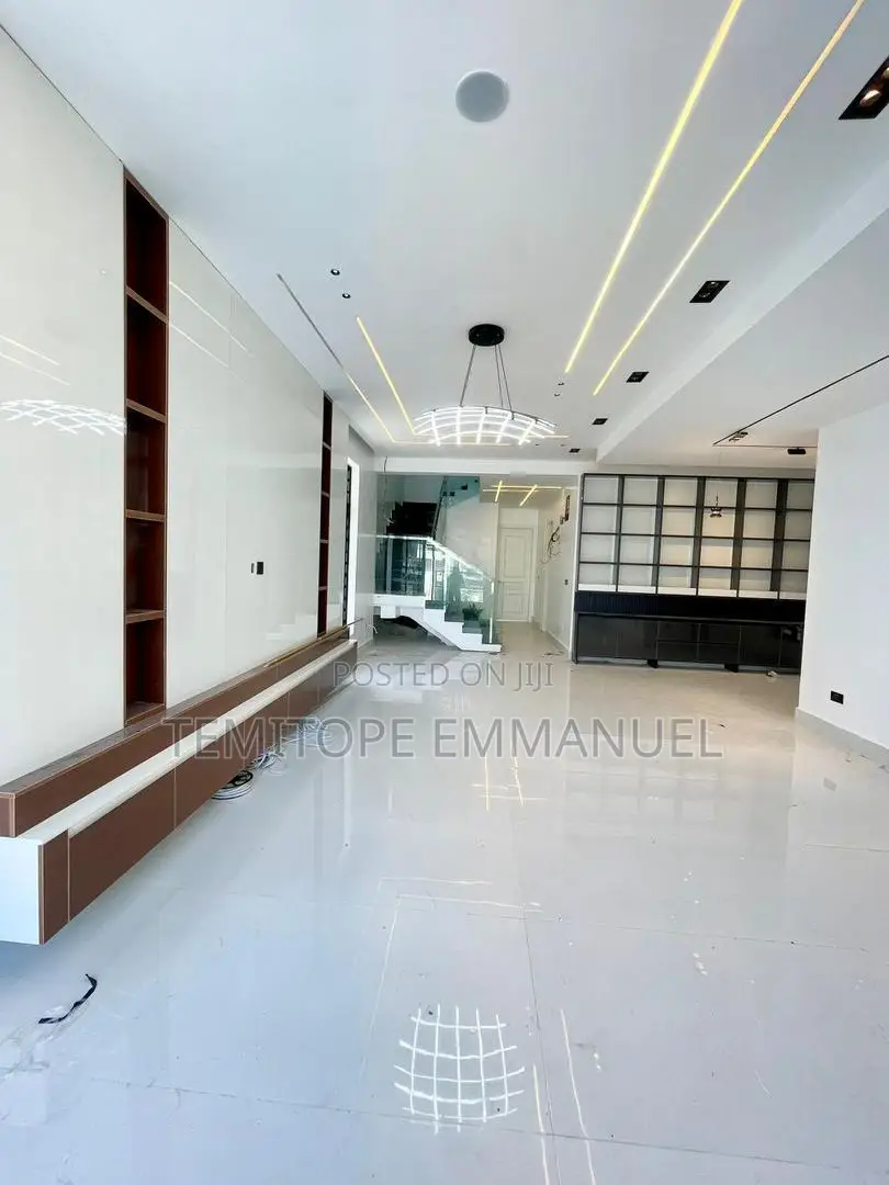 Furnished 5bdrm Duplex in Lekki Phase 1 for sale