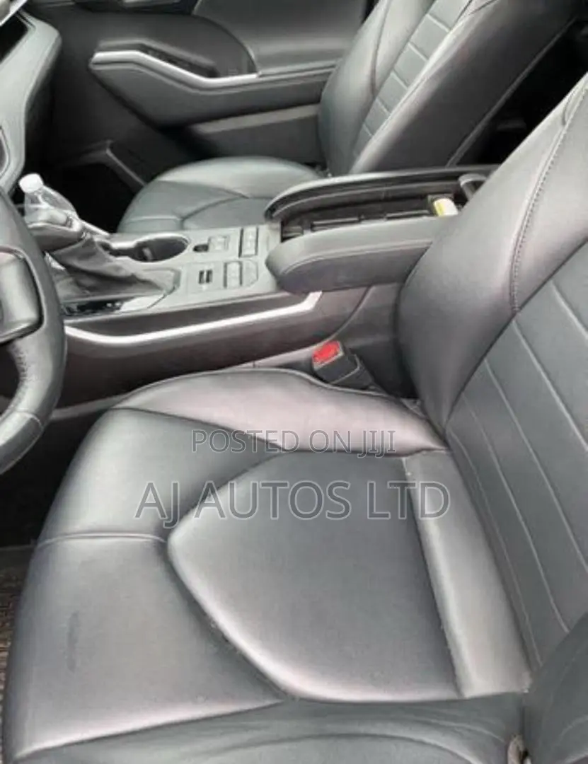 Toyota Highlander XLE 2022 Blue
