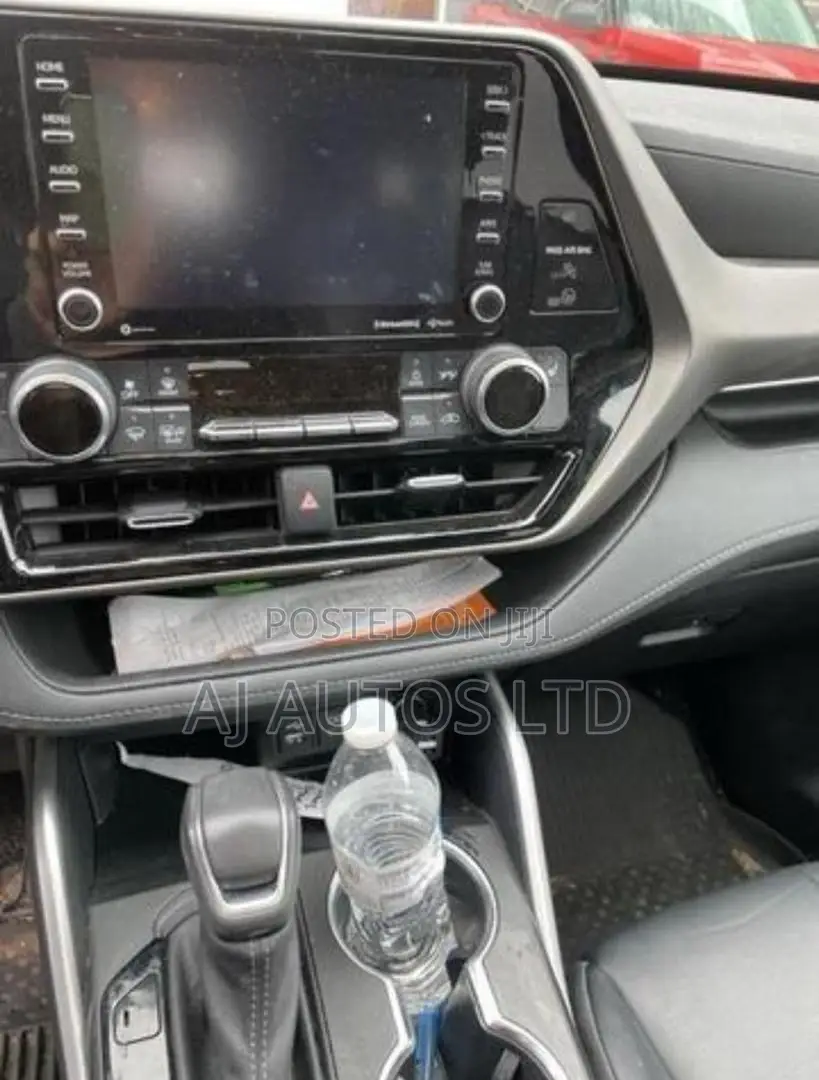 Toyota Highlander XLE 2022 Blue