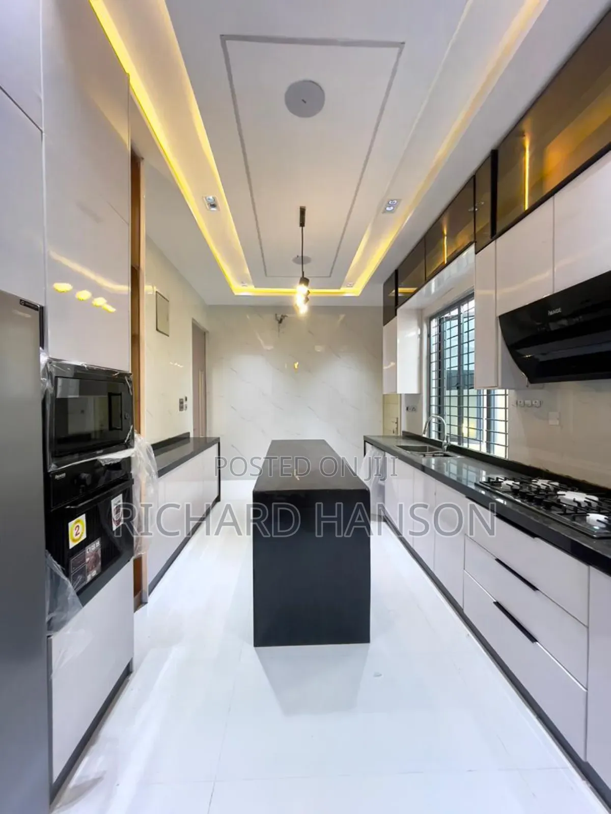 5bdrm Duplex in In Lekki, Sangotedo for sale
