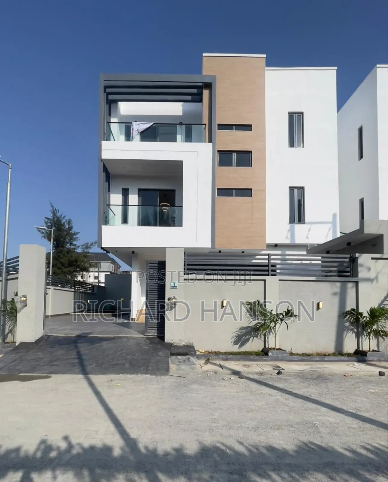 5bdrm Duplex in In Lekki, Sangotedo for sale