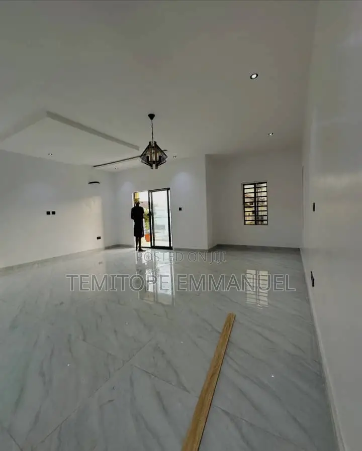 Furnished 7bdrm Duplex in Magodo Phase 2 for sale