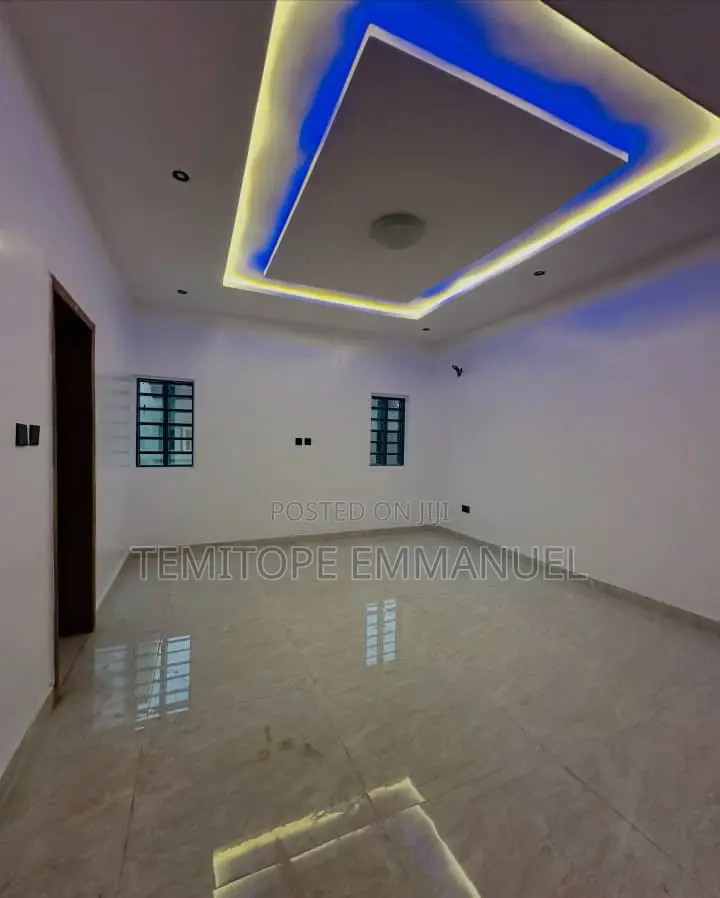 Furnished 7bdrm Duplex in Magodo Phase 2 for sale