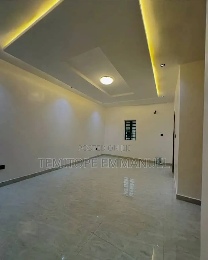 Furnished 7bdrm Duplex in Magodo Phase 2 for sale