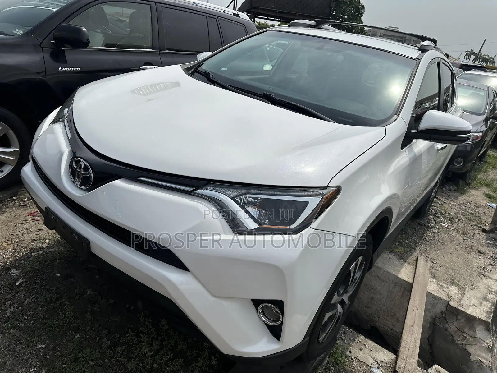 Toyota RAV4 LE FWD (2.5L 4cyl 6A) 2016 White