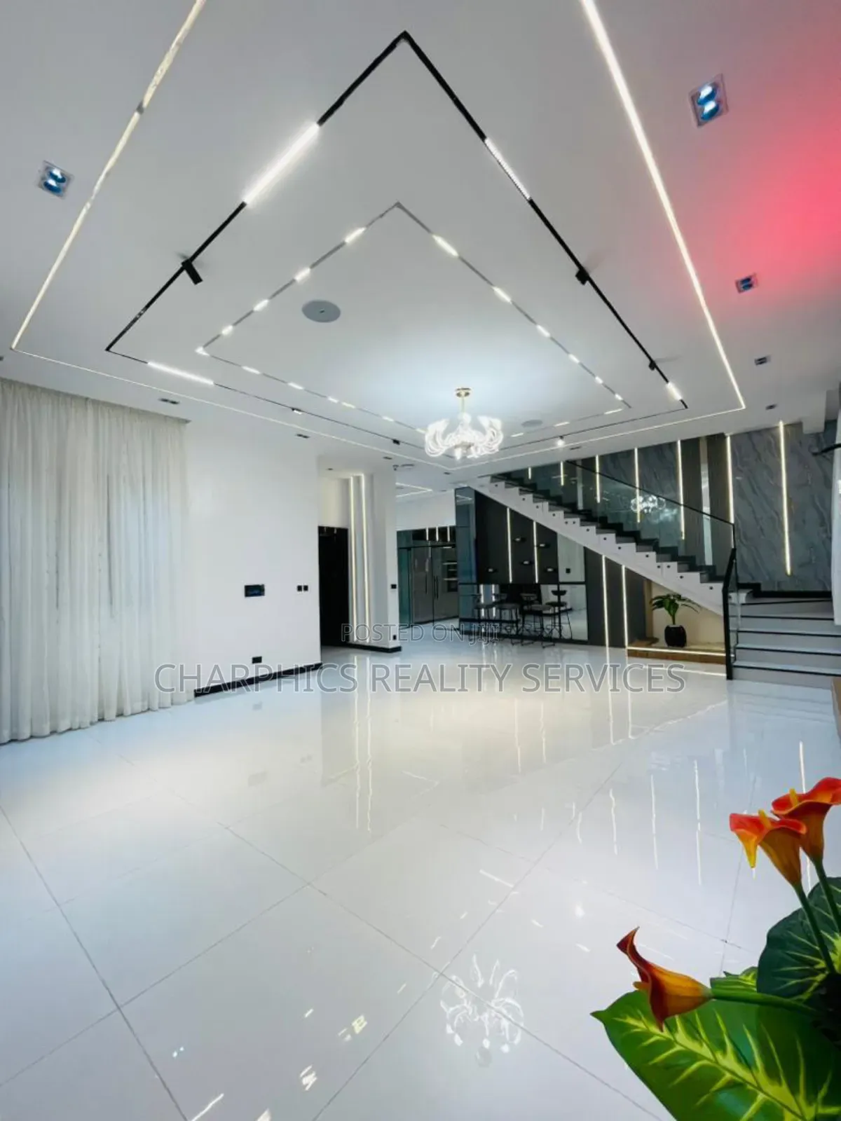 5bdrm Duplex in Chevron for sale