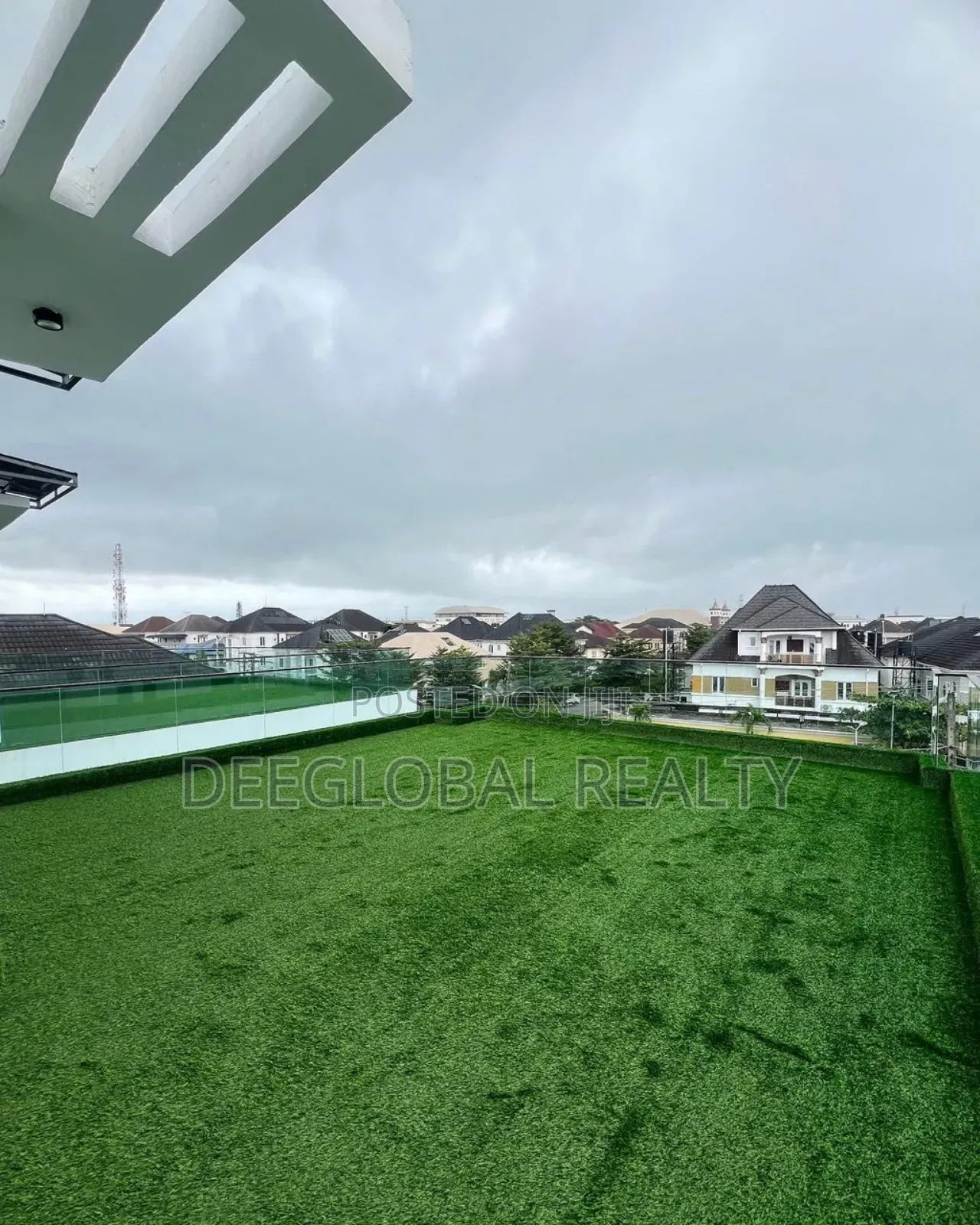 5bdrm Duplex in Chevron for sale