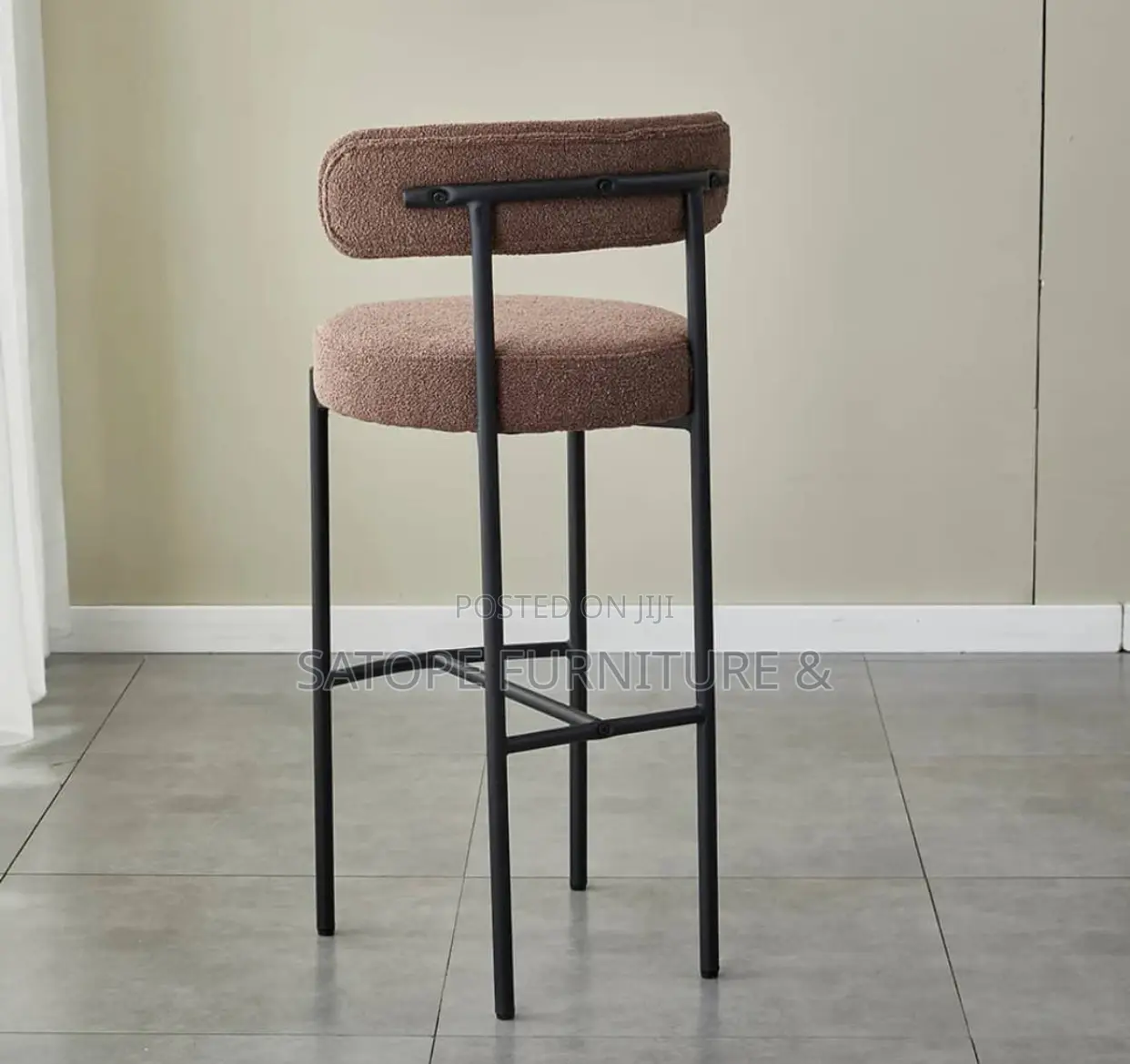Luxury High Restaurant Bar Stool Table.