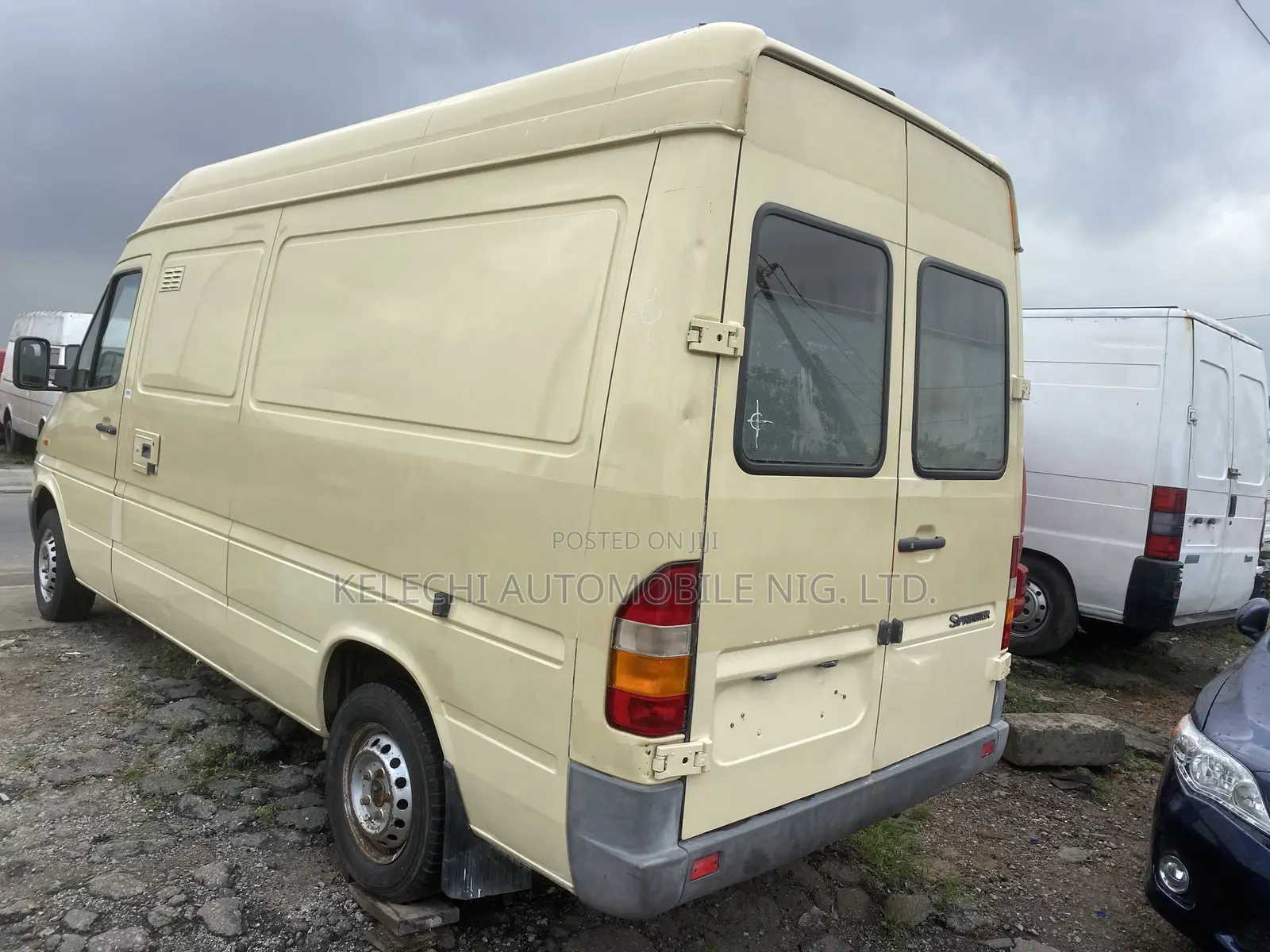 Mercedes-Benz Sprinter 2002 Yellow
