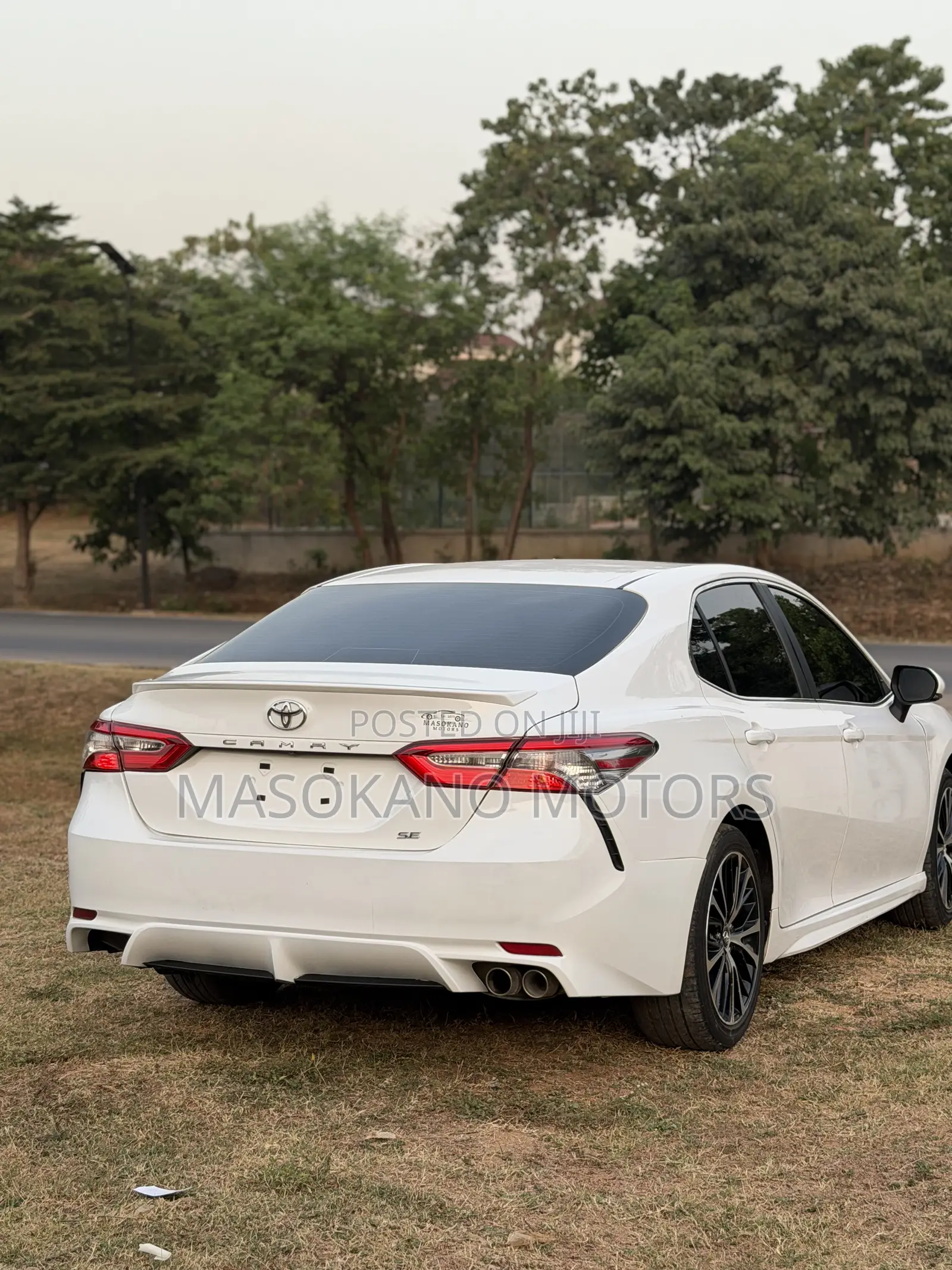 Toyota Camry SE FWD (2.5L 4cyl 8AM) 2018 White