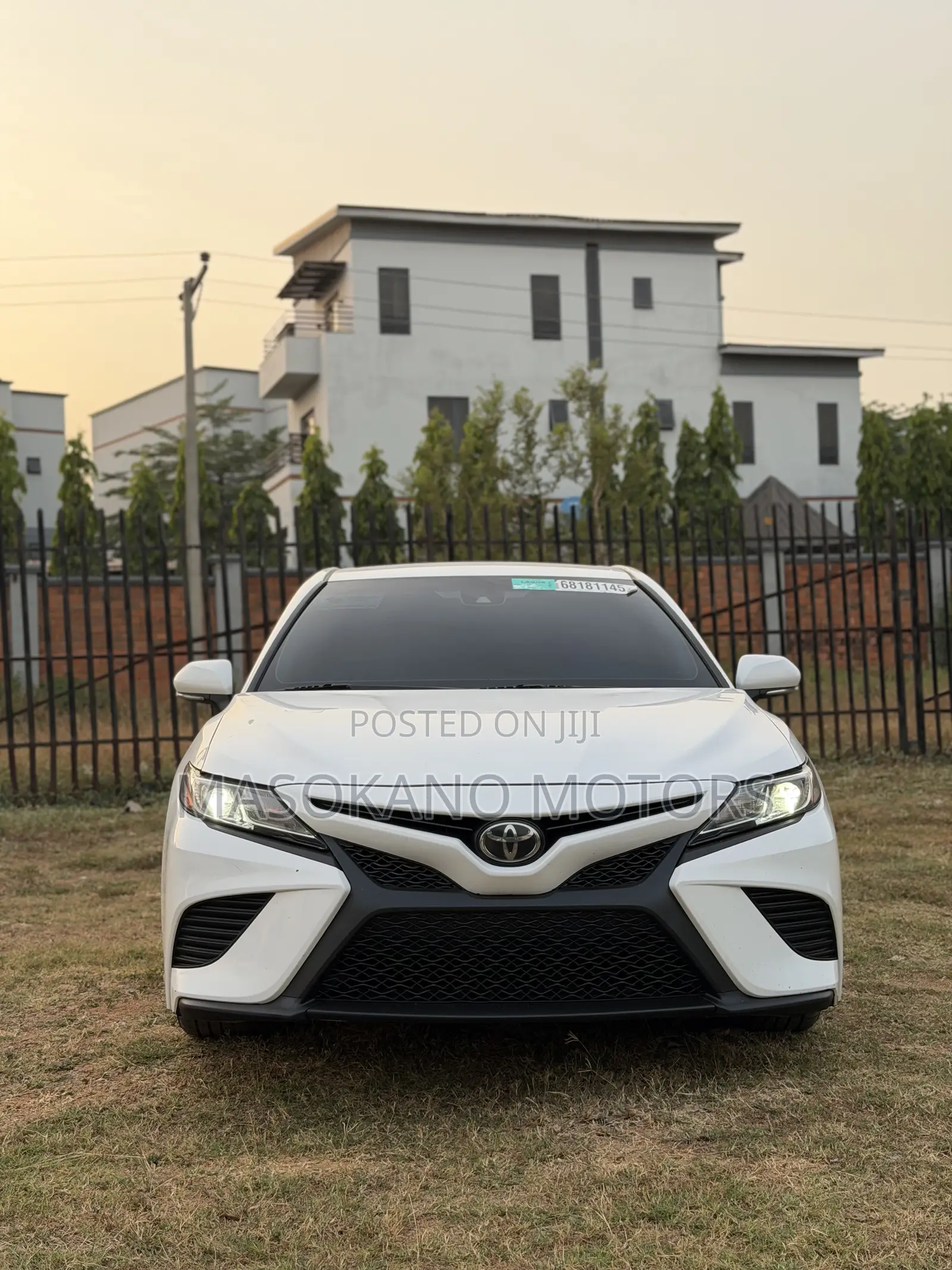 Toyota Camry SE FWD (2.5L 4cyl 8AM) 2018 White
