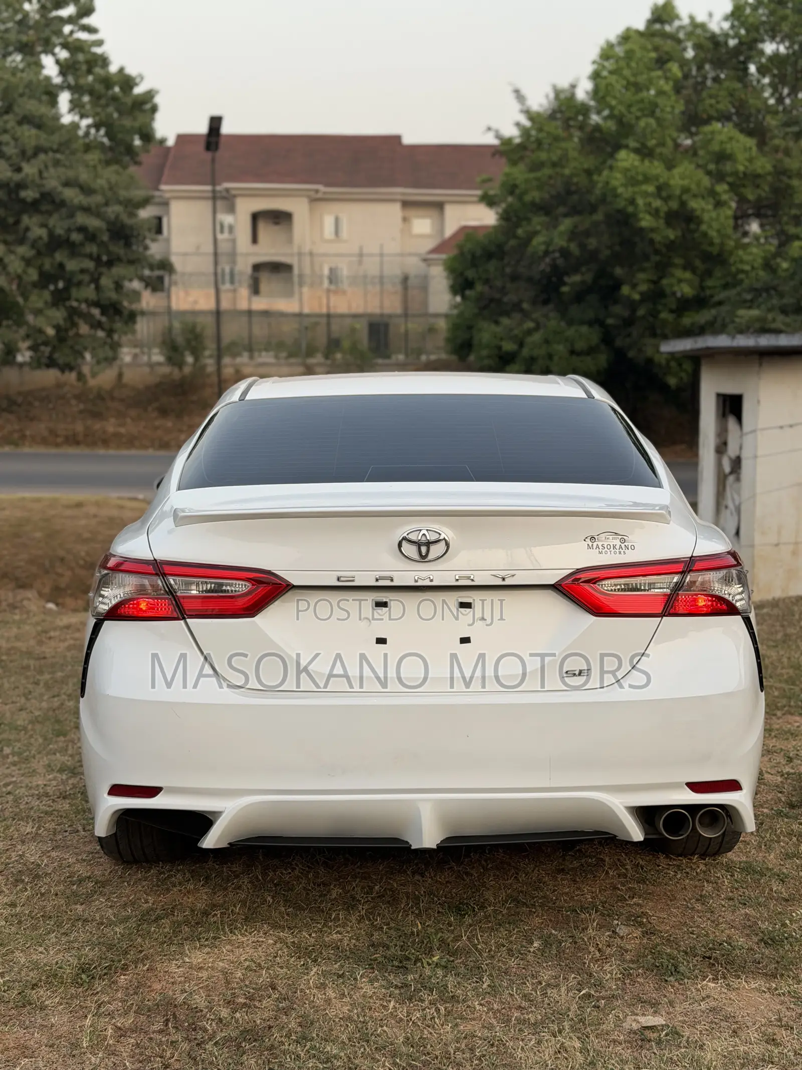 Toyota Camry SE FWD (2.5L 4cyl 8AM) 2018 White