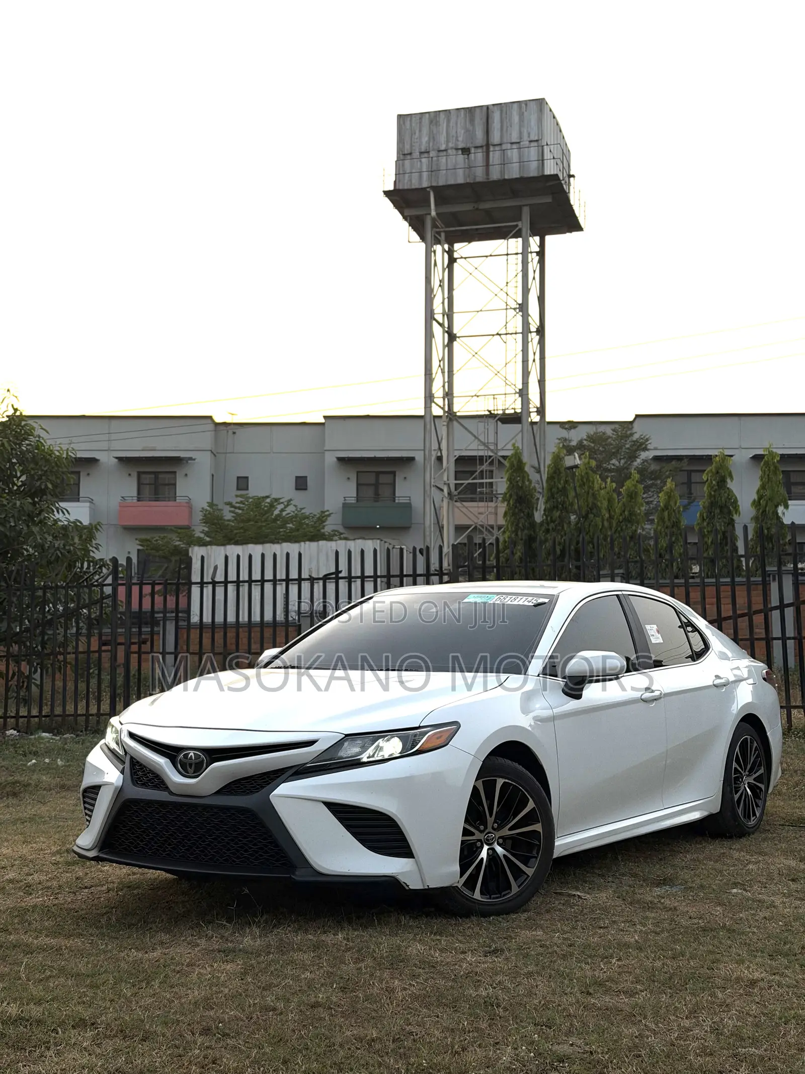 Toyota Camry SE FWD (2.5L 4cyl 8AM) 2018 White