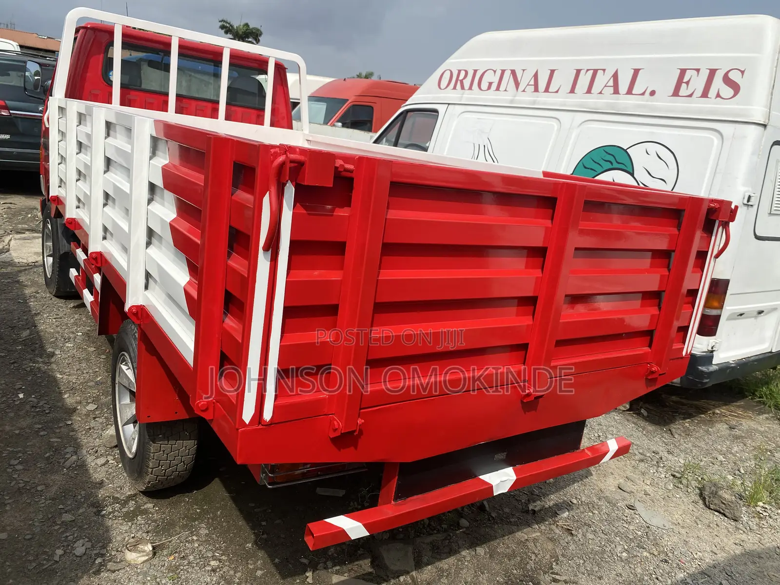 Dyna Pick Up Truck