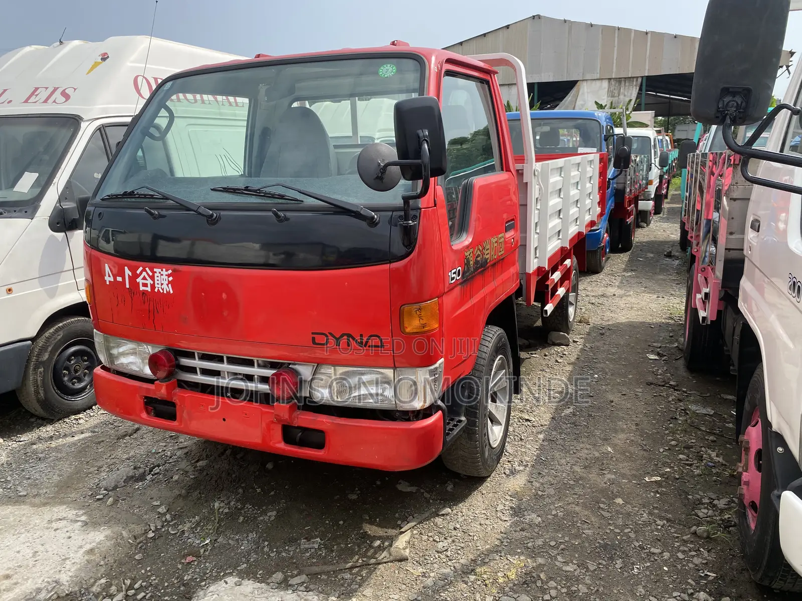 Dyna Pick Up Truck