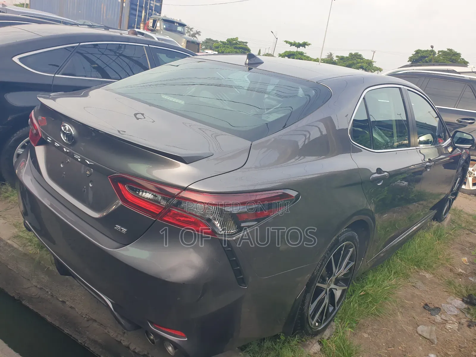 Toyota Camry SE 2022 Gray