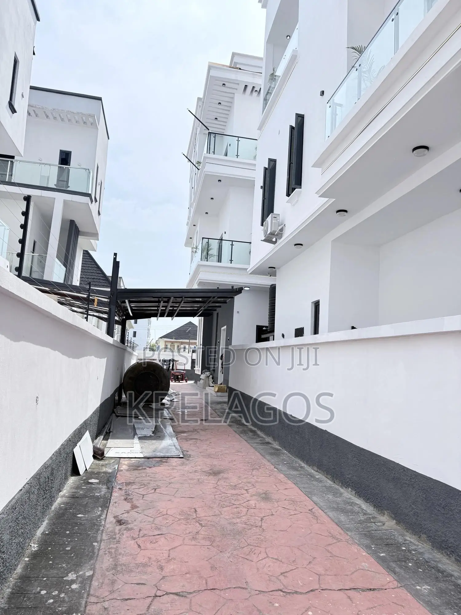 5bdrm Duplex in Ikate for sale