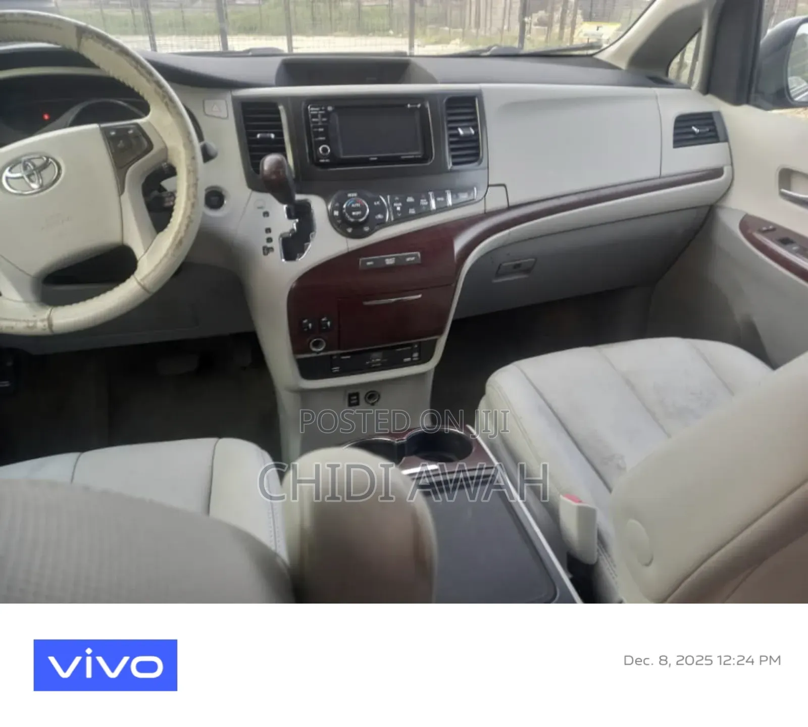 Toyota Sienna XLE FWD 8-Passenger 2013 Silver
