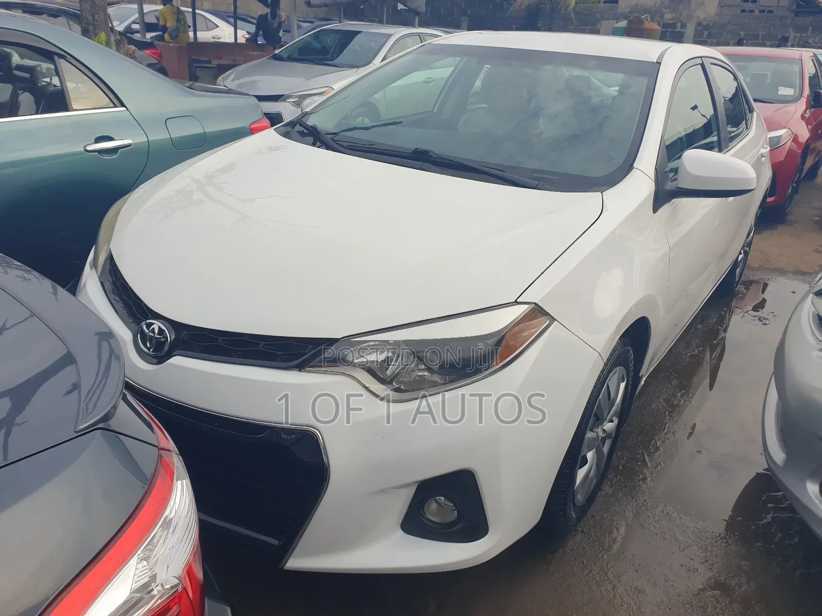Toyota Corolla LE 4dr Sedan (1.8L 4cyl CVT) 2014 White