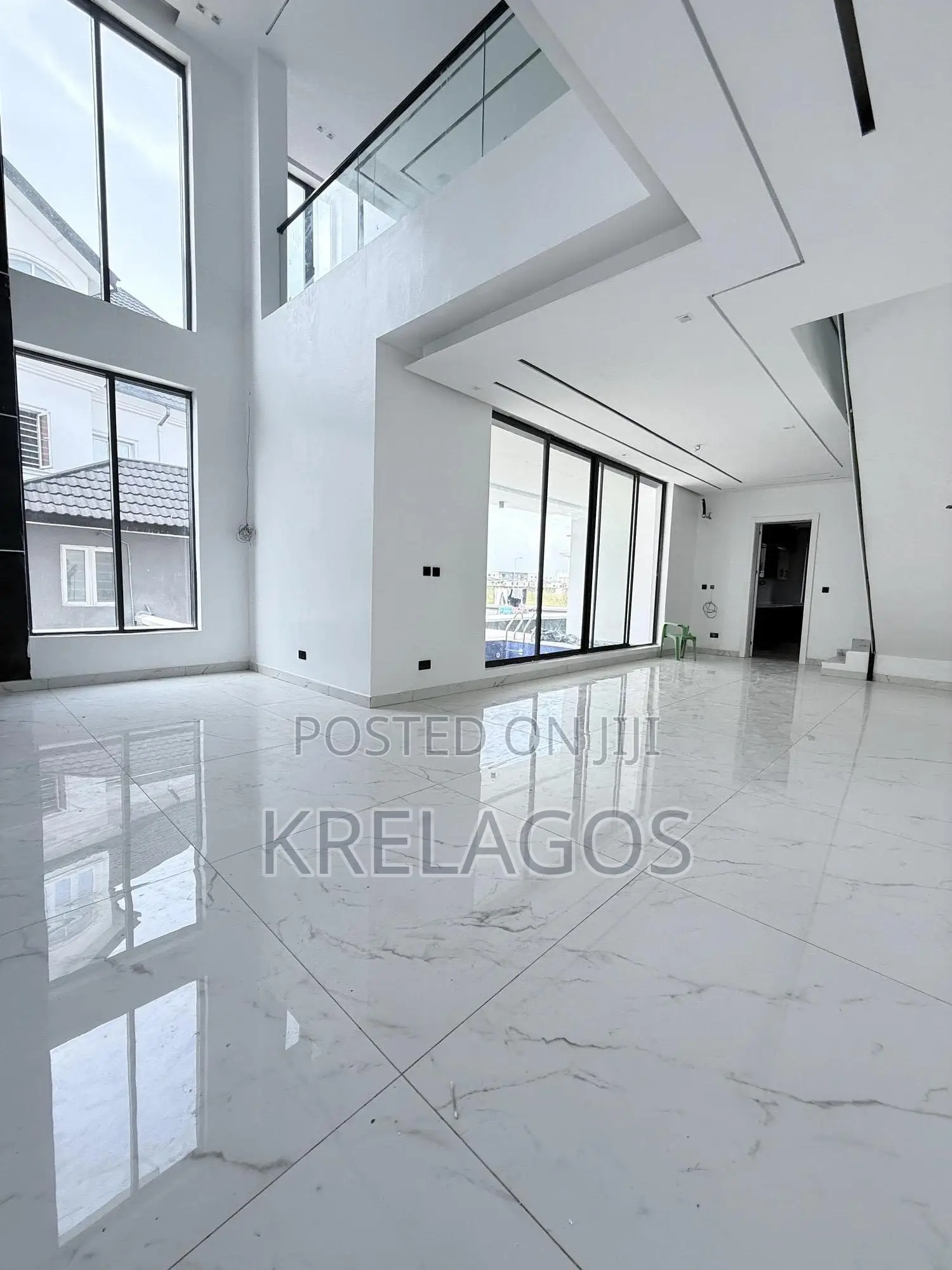 5bdrm Duplex in Cowrie Creek, Ikate for sale