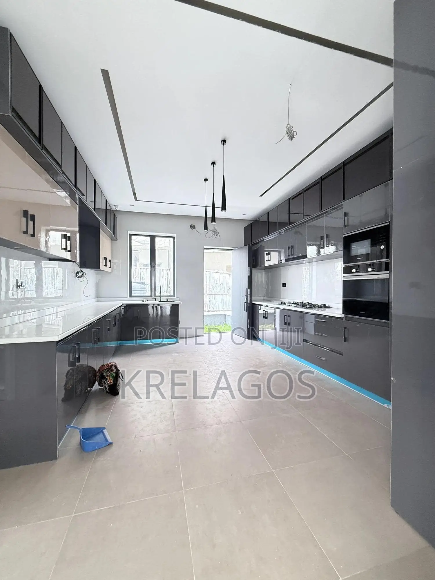 5bdrm Duplex in Cowrie Creek, Ikate for sale