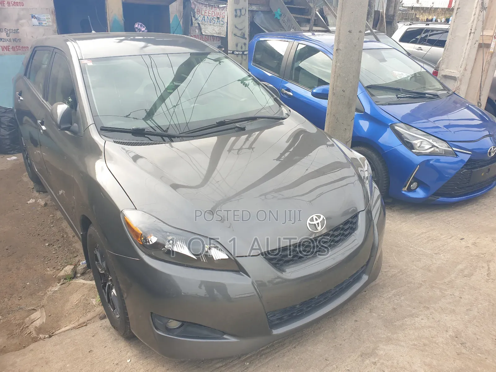 Toyota Matrix Hatchback FWD (1.8L 4cyl 5M) 2010 Gray