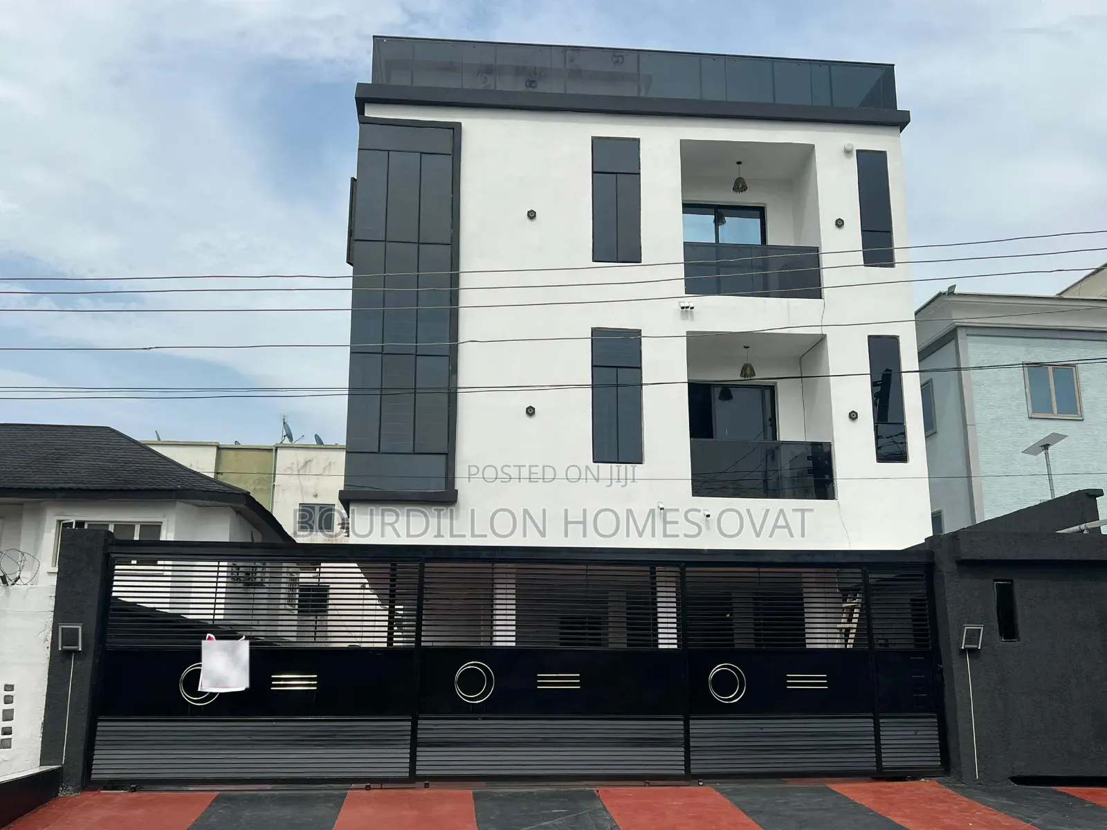 3bdrm Apartment in Lekki Phase 1 for sale