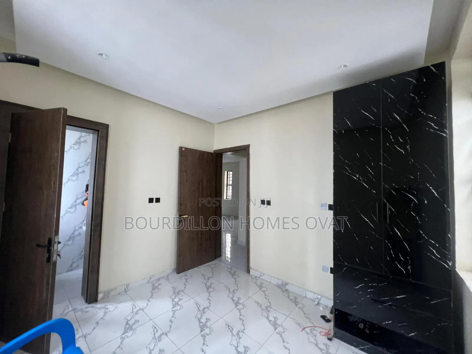 3bdrm Apartment in Lekki Phase 1 for sale