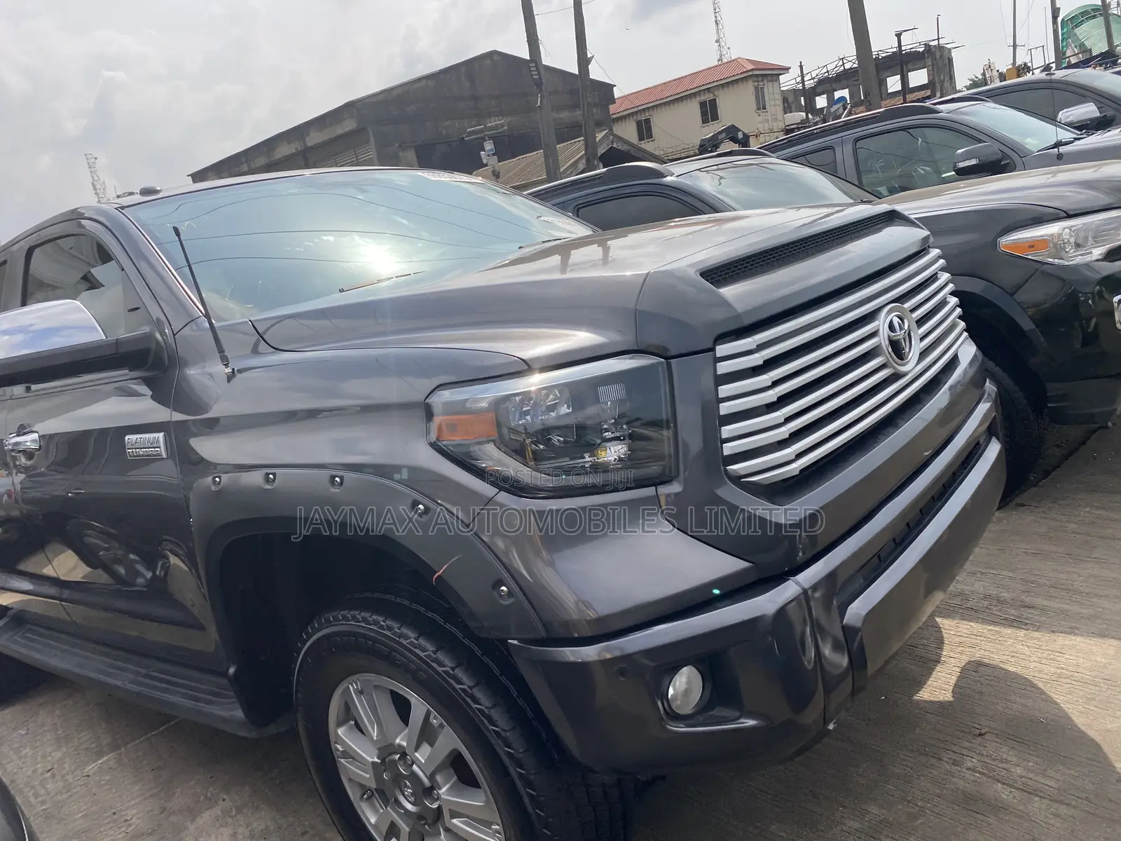 Toyota Tundra Limited 5.7L V8 4x2 CrewMax 5.6 ft. box 145.7 in. WB 2018